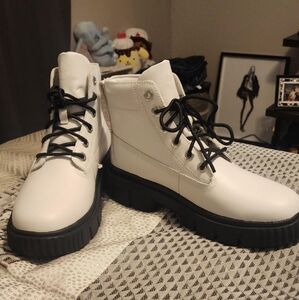 BRAND NEW!! TIMBERLAND GREYFIELD PLATFORM ANKLE BOOTS.